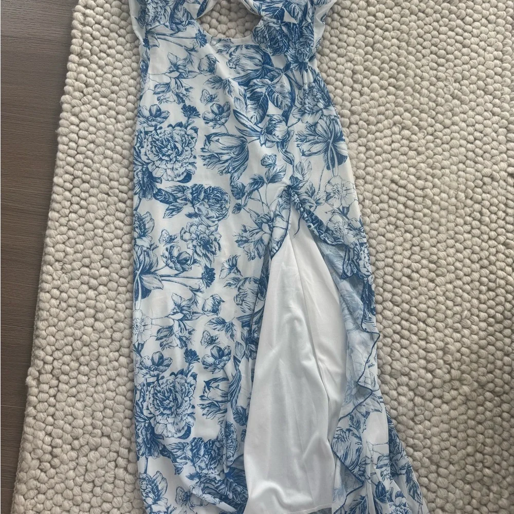 Fashion Nova Floral Blue and White Women's Dress - Picture 7 of 9